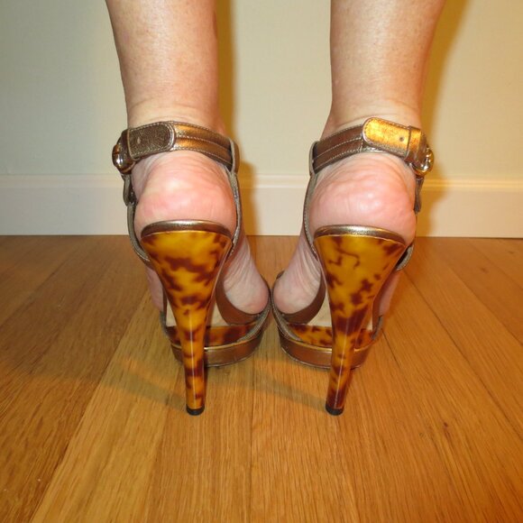 GUCCI Gold Platform Sandals - Picture 4 of 9